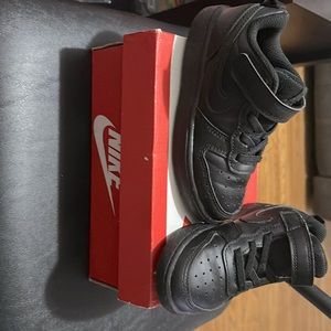 Toddler Nike shoe size 9c